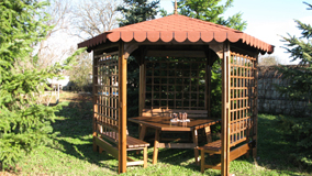 Градински мебели